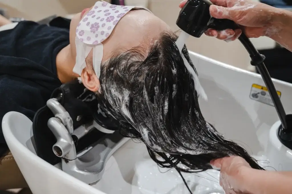hair and scalp therapy, hair shampooing